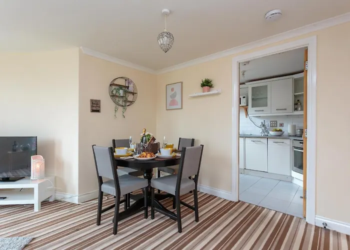 Ocean Way Apartment In Leith